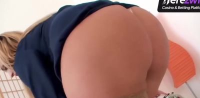 Blonde cougar likes doggystyle and wants a big jizz shot on her face - ah-me.com