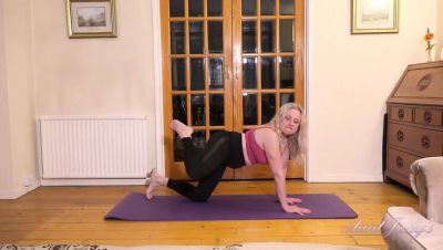 Busty Mature MILF Andrea Ann Gets Sweaty Yoga Workout in Tight Leggings - xxxfiles.com