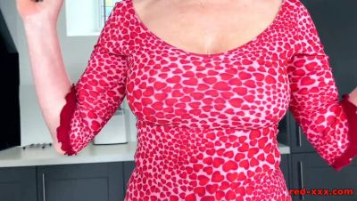 Red XXX - Red XXX gives herself a big Valentine's Day treat with her huge tits - xxxfiles.com - Britain