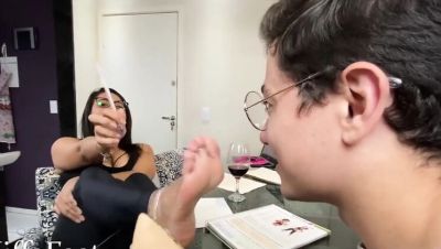 Goddess Kiffa Gives a Foot Worship Lesson to Her Lucky Student - veryfreeporn.com - Britain - Spain