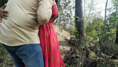 Hot Indian Housewife Laxi Ammu Gets Naughty Outdoor Public Sex With Apple Baby - veryfreeporn.com - India