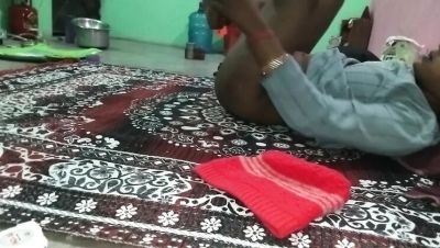 Desi Girlfriend Stepmom Fucks For Cash - Hindi Audio Bathroom Sex - veryfreeporn.com - India