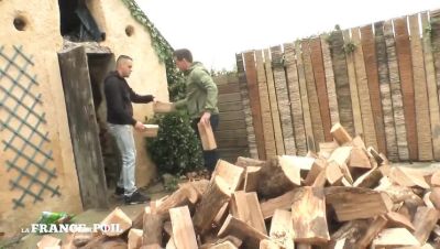 Busty Cougar Gets Double Teamed and Drenched in Cum - veryfreeporn.com - France