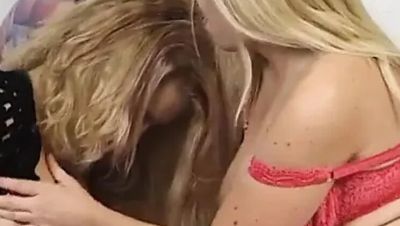 Lucky dude joins hot 19-year-old blondes for wild threesome fun - porntry.com