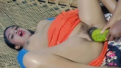 Indian Bhabhi Gets Cucumber Fucked, Puss Gets Fat, She Starts Moaning Loud - veryfreeporn.com - India - Bangladesh
