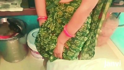 Brother-in-law Fucks Stepmom Sister-in-law in Kitchen Creampie - veryfreeporn.com - India