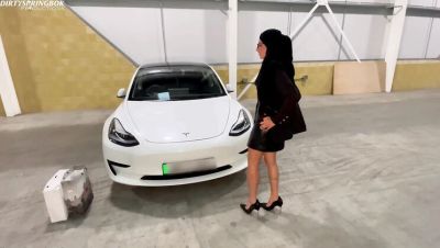 Hot Young Arab Wife Gets Fucked Hard in Car Park Blowjob and Facial - veryfreeporn.com