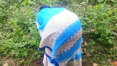 Village Aunty Shows Her Pussy to Ex-Boyfriend in Sugarcane Field - veryfreeporn.com - India