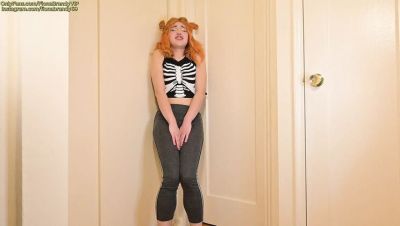 Desperate Teen Fiona Pisses Herself After Being Locked Out of the Toilet - Dirty Talk & Pee Roleplay - veryfreeporn.com - Britain - Usa - Ukraine