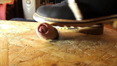 Domina crushes cock with high heels - porntry.com - Britain - Romania