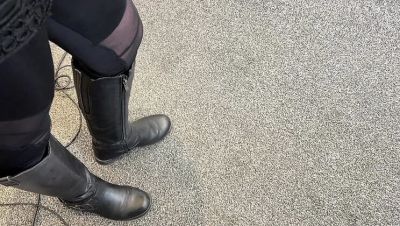 Mrs Mature Feet removes stinky socks and boots - porntry.com - Britain
