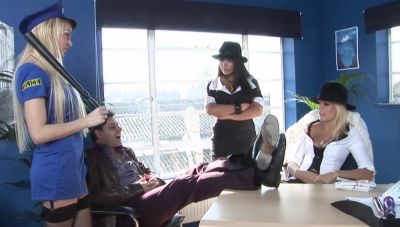 Antonia Deona - Paul Chaplin - Lee Stone - Lisa Marie, Natasha Marley And Lee Stone - Gives Her Blowjob And Screw - videomanysex.com