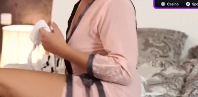 A mature stud plays with his black-haired girl - ah-me.com