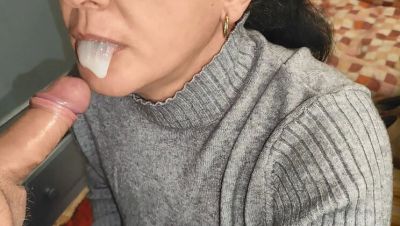 Hot Amateur Wife Gives Sloppy Blowjob and Takes Cum in Mouth - xxxfiles.com