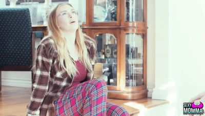 Lindsay Lee - River Lynn - River Lynn Knows What Step Mom Lindsay Likes - porntry.com - Britain