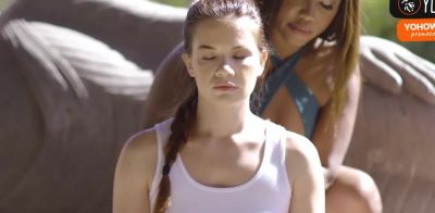 Two ebony girls enjoy getting off massage - ah-me.com