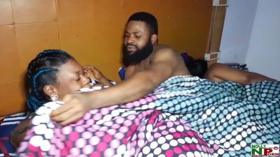 She wakes up to find a Nigerian couple already fucking in her bed - yesvids.com - Nigeria