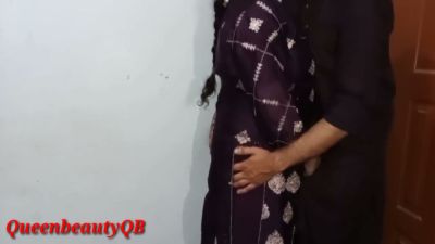 Indian brunette flaunts her big ass in traditional dress before bending over the door - yesvids.com - India