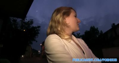 Short-haired blonde takes on a stranger in public for raw outdoor sex - yesvids.com